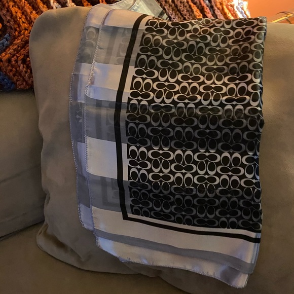 Coach Scarf - Picture 1 of 1